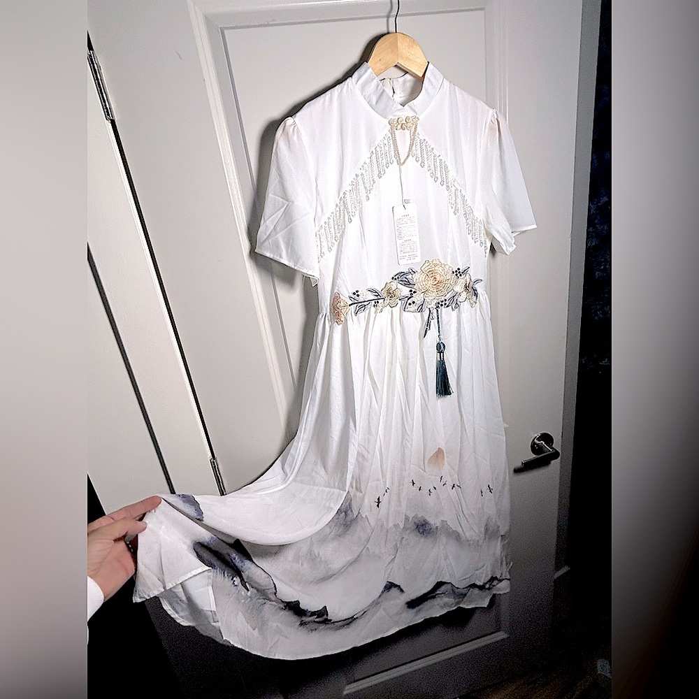 Aofeini dress White with red sun and cranes